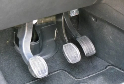 クラッチのベストな踏み方とタイミングは？